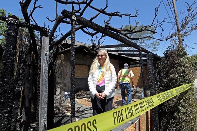 Fire burns 2 LA houses, including home of Swedish TV star | iNFOnews.ca