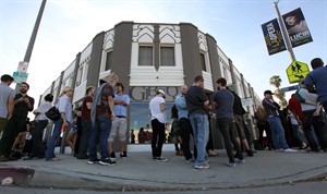 #IAMSORRY: Shia LaBeouf's paper-bag stunt draws curious crowd at LA art gallery | iNFOnews.ca CP27196682