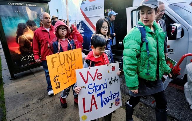 Talks resume in effort to end strike by LA teachers | iNFOnews.ca CP949748495