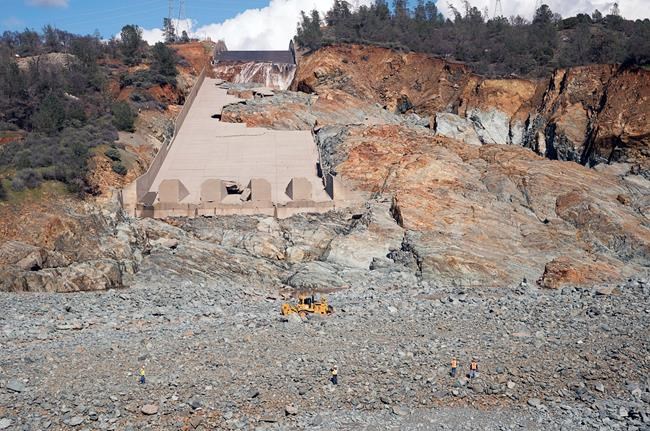California dam spillway water shut off to clear debris | iNFOnews.ca California dam spillway water shut off to clear debris | iNFOnews.ca