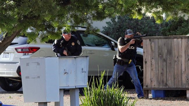 1 of 2 officers shot in California dies, gunman killed | iNFOnews.ca