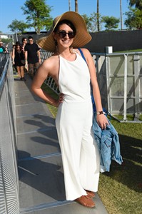 Celebs are rocking jumpsuits on the red carpet and off, but can the rest of us pull one off? | iNFOnews.ca