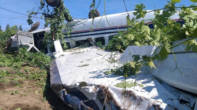 Plane carrying 17 skydivers crashes in California vineyard | iNFOnews.ca