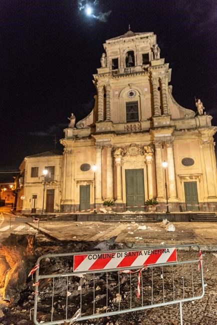 Quake from Mount Etna volcano jolts Sicily, sparks panic | iNFOnews.ca