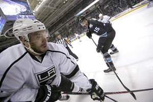 Quick blanks Sharks, Kings stave off elimination for 2nd straight game with 3-0 win in Game 5 | iNFOnews.ca CP28149128