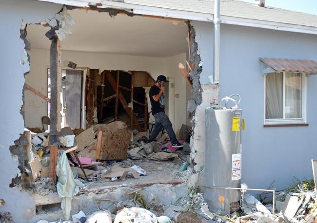Car plows into Los Angeles house, killing 1 and hurting 8 | iNFOnews.ca Car plows into Los Angeles house, killing 1 and hurting 8 | iNFOnews.ca