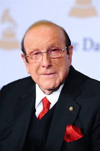 Whitney Houston mentor Clive Davis says he's praying for her ailing daughter Bobbi Kristina | iNFOnews.ca Whitney Houston mentor Clive Davis says he's praying for her ailing daughter Bobbi Kristina | iNFOnews.ca