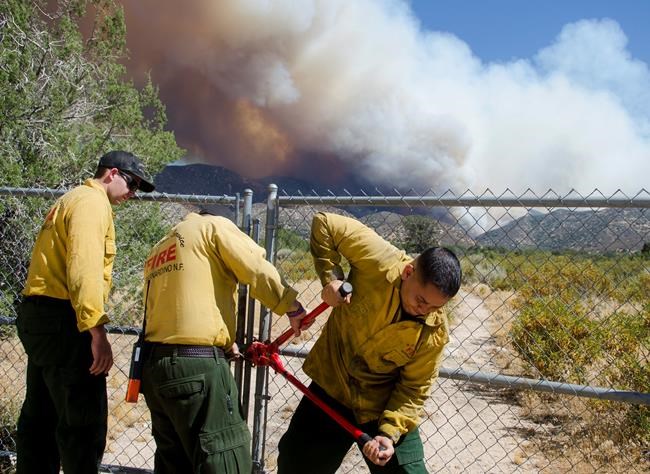 The Latest: Wind fans forest fire in Southern California | iNFOnews.ca The Latest: Wind fans forest fire in Southern California | iNFOnews.ca