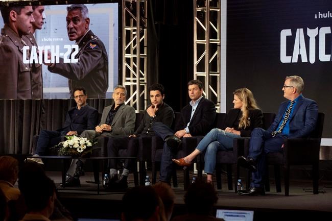 Clooney returns to high school read 'Catch 22' for Hulu show | iNFOnews.ca