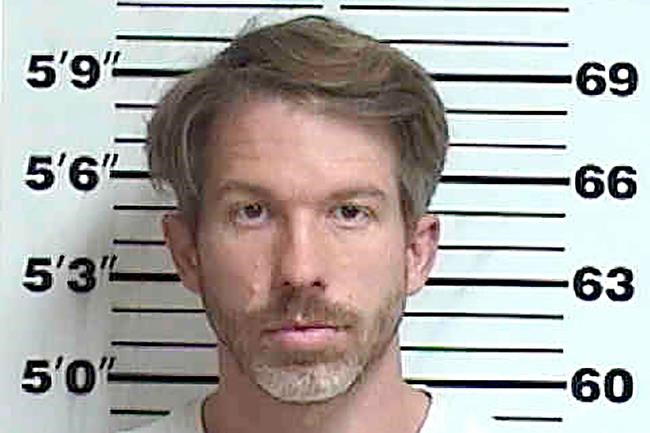 Iowa prosecutor charged over deportation threats to doctor | iNFOnews.ca