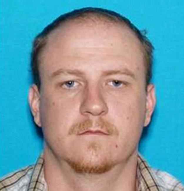 Missouri officer killed during traffic stop, man sought | iNFOnews.ca