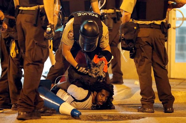 Lawsuits filed over St. Louis police 'kettling' practice | iNFOnews.ca