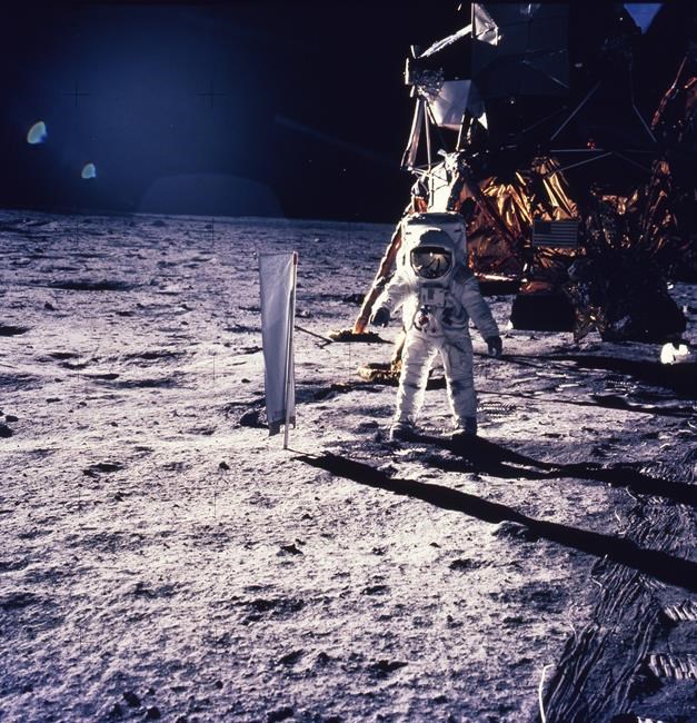Judge: Mistakenly sold Apollo 11 moon mission bag is buyer's | iNFOnews.ca Judge: Mistakenly sold Apollo 11 moon mission bag is buyer's | iNFOnews.ca
