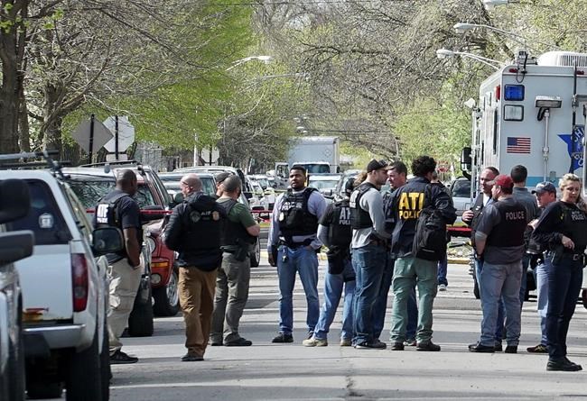 Manhunt for gunman after federal agent shot in Chicago | iNFOnews.ca