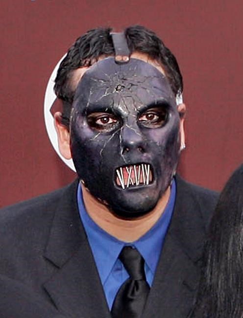 Court: Slipknot bassist's child born after he died can sue | iNFOnews.ca