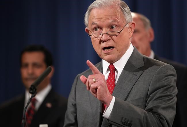 Chicago sues over sanctuary city threat; Sessions fires back | iNFOnews.ca