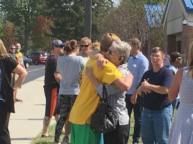 1 student shot, 1 arrested at central Illinois high school | iNFOnews.ca