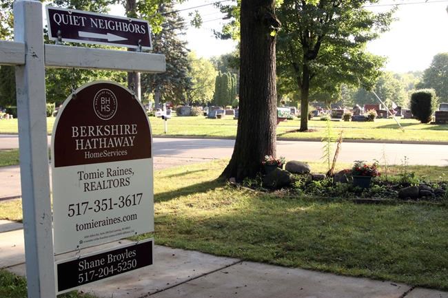 Grave humour: House next to cemetery has 'quiet neighbours' | iNFOnews.ca