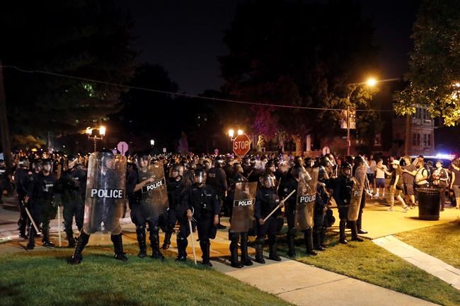 St. Louis alderwoman sues city over tear gas at protest | iNFOnews.ca