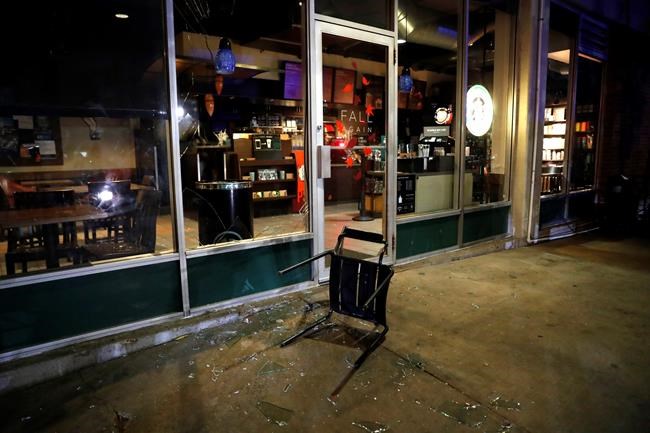 Protesters make good on threat to disrupt St. Louis business | iNFOnews.ca Protesters make good on threat to disrupt St. Louis business | iNFOnews.ca
