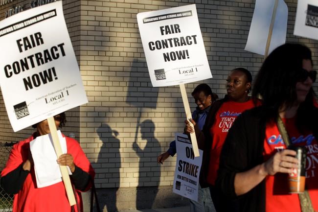 Teachers in Chicago inch closer to possible strike | iNFOnews.ca CP385626415
