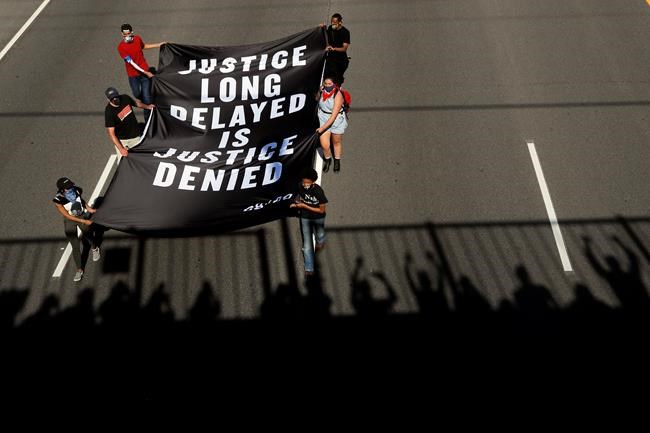 Police in New Jersey praised for marching in Floyd protests | iNFOnews.ca