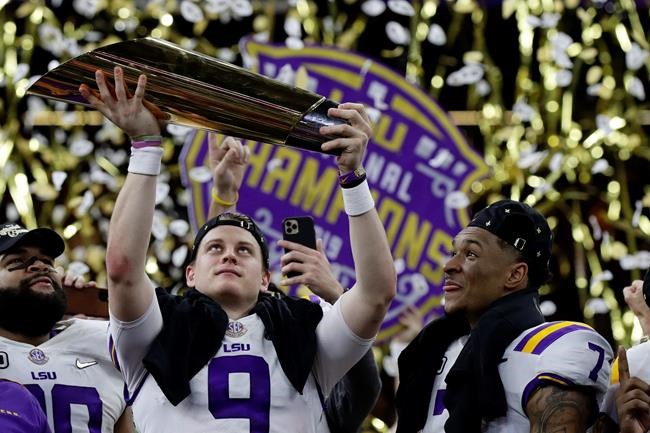 Burrow, LSU cap magical season, beat Clemson 42-25 for title | iNFOnews.ca