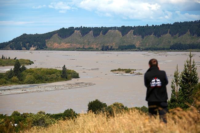 Mudslides strand hundreds of tourists in New Zealand town | iNFOnews.ca