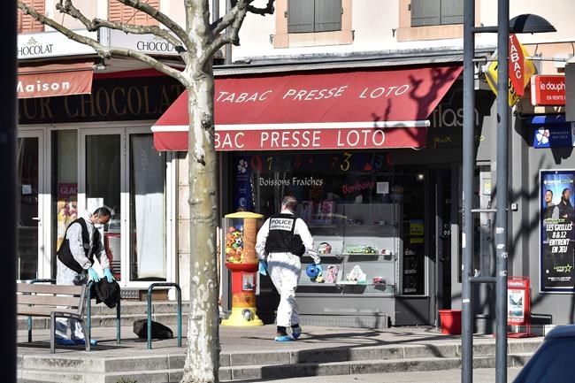 Knifeman in France kills 2 in attack, terror inquiry opened | iNFOnews.ca