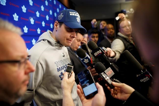 Auston Matthews, Mike Babcock deny rift as Maple Leafs clean out their lockers | iNFOnews.ca Auston Matthews, Mike Babcock deny rift as Maple Leafs clean out their lockers | iNFOnews.ca