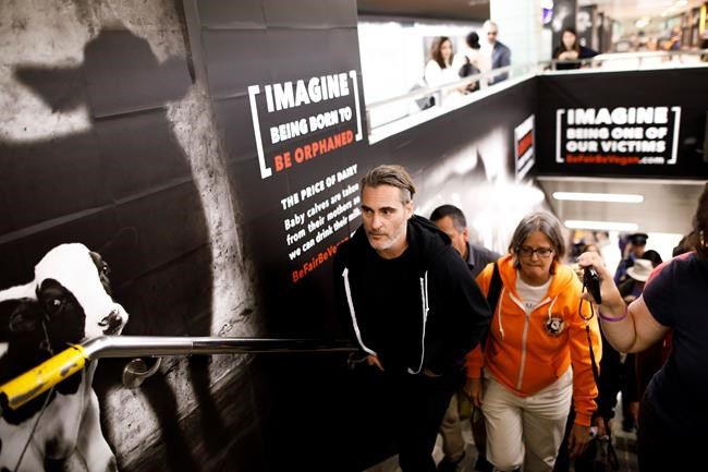 Joaquin Phoenix visits Toronto subway station to support vegan campaign | iNFOnews.ca
