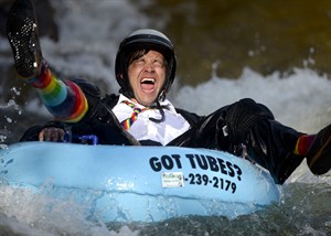 Boulder, Colorado, celebrates 7th annual Tube To Work Day on Boulder Creek a few weeks late | iNFOnews.ca CP29143473