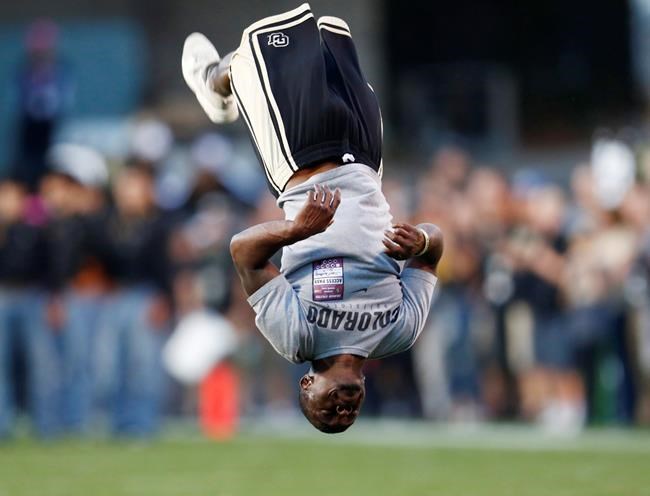 Colorado cheerleader coach fired over video of splits | iNFOnews.ca