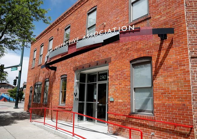Denver students demand answers after police search school | iNFOnews.ca Denver students demand answers after police search school | iNFOnews.ca