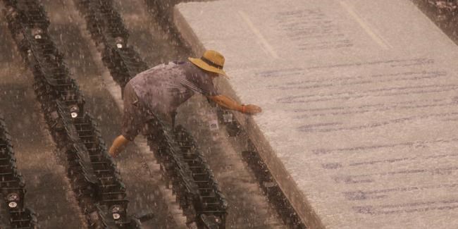 Hail, flooding cause delay at Coors before Jays-Rockies | iNFOnews.ca Hail, flooding cause delay at Coors before Jays-Rockies | iNFOnews.ca