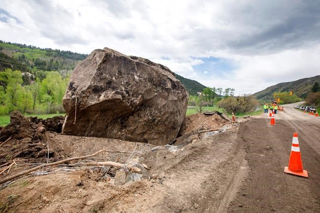 Colorado will leave house-sized boulder along highway | iNFOnews.ca Colorado will leave house-sized boulder along highway | iNFOnews.ca
