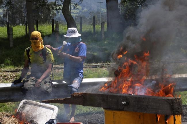 Corruption, economic woes spark deadly protests in Colombia | iNFOnews.ca Corruption, economic woes spark deadly protests in Colombia | iNFOnews.ca