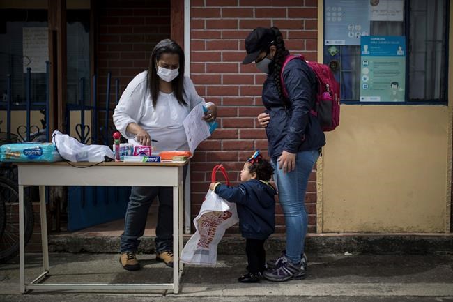 Venezuelans once again fleeing on foot as troubles mount | iNFOnews.ca Venezuelans once again fleeing on foot as troubles mount | iNFOnews.ca