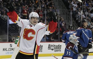 Cammalleri's power-play goal at 16:30 of third period sends Flames to 4-3 win over Avalanche | iNFOnews.ca CP26731014