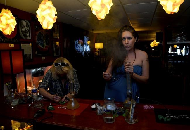 Inside a Colorado pot club - a rare and endangered species | iNFOnews.ca