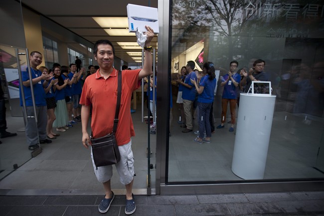 Apple's new iPad gets quiet China debut after name lawsuit, protest at earlier iPhone launch | iNFOnews.ca CP19476833