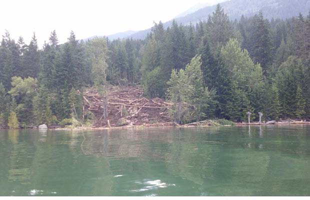 Vancouver mayor praises rescuers as recovery efforts to resume after landslide | iNFOnews.ca CP19510581