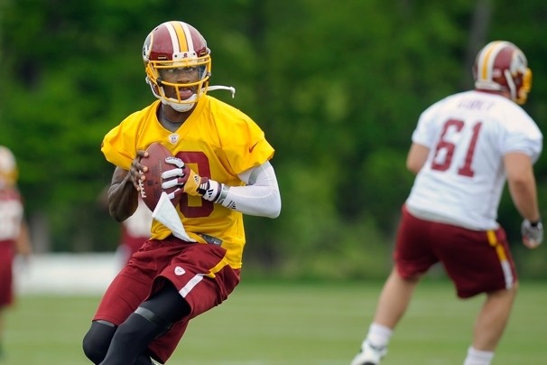 Redskins' Robert Griffin III is 1st rookie QB to win player of week award after debut game | iNFOnews.ca CP20094260