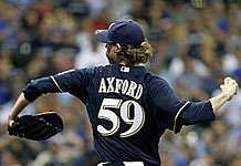 Brewers agree to 1-year contracts with Axford, 2 other right-handed pitchers | iNFOnews.ca CP21634116
