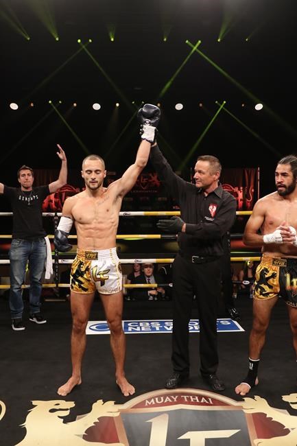 One-handed Muay Thai fighter from Calgary scores impressive win in Las Vegas | iNFOnews.ca One-handed Muay Thai fighter from Calgary scores impressive win in Las Vegas | iNFOnews.ca
