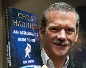 TV Blog Buzz: Chris Hadfield inspires a sitcom; Nick Offerman's shower thoughts | iNFOnews.ca CP29608310