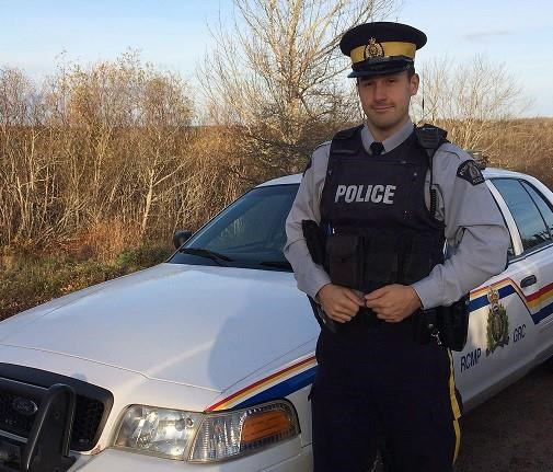 Officer, citizens pull woman from car that plunged into water off Nova Scotia | iNFOnews.ca