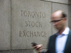 Toronto stock market extends loses as oil, gold prices move ahead | iNFOnews.ca CP30931416