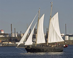 Captain says series of mishaps crippled Nova Scotia tall ship before rescue | iNFOnews.ca CP32511555