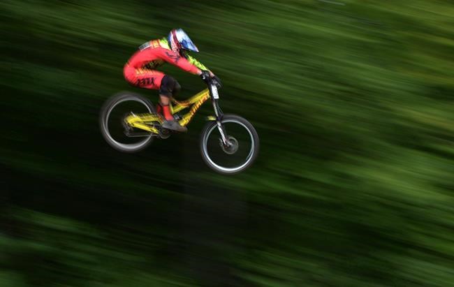 Canadian downhill mountain bike professional Steve Smith dies from brain injury | iNFOnews.ca CP185812604